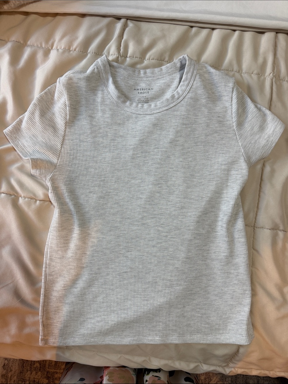 Short-Sleeve Ribbed Tee in Light Gray